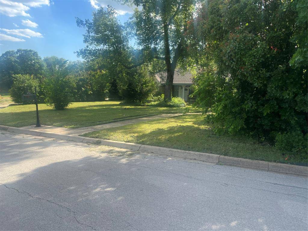 Southlake, TX 76092,1212 Oakwood Trail