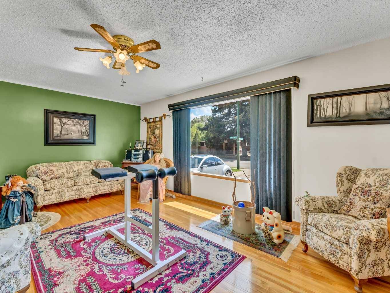 Medicine Hat, AB T1A 5H8,276 Connaught DR Southwest