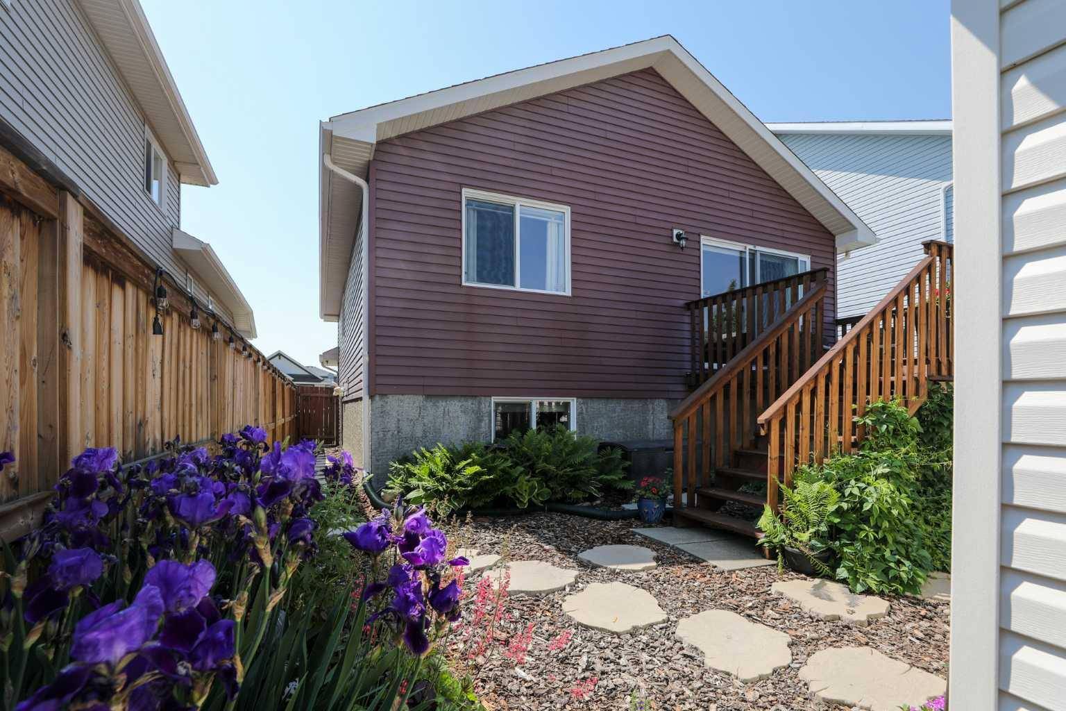 Lethbridge, AB T1J 4A1,325 Keystone LN West
