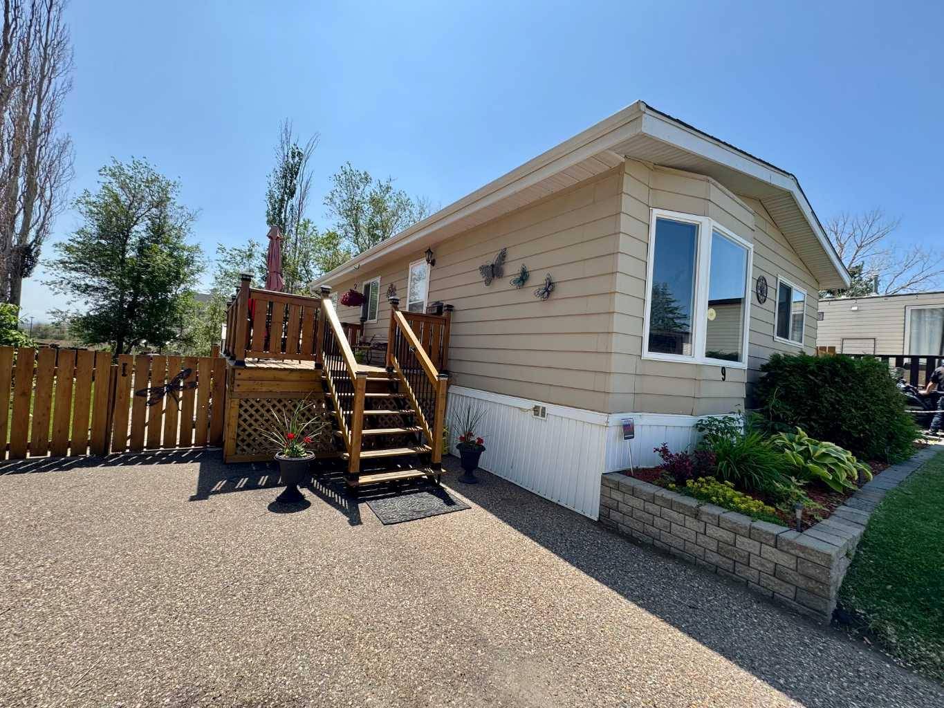 Medicine Hat, AB T1A 7Y6,9 De Havilland BLVD Southwest