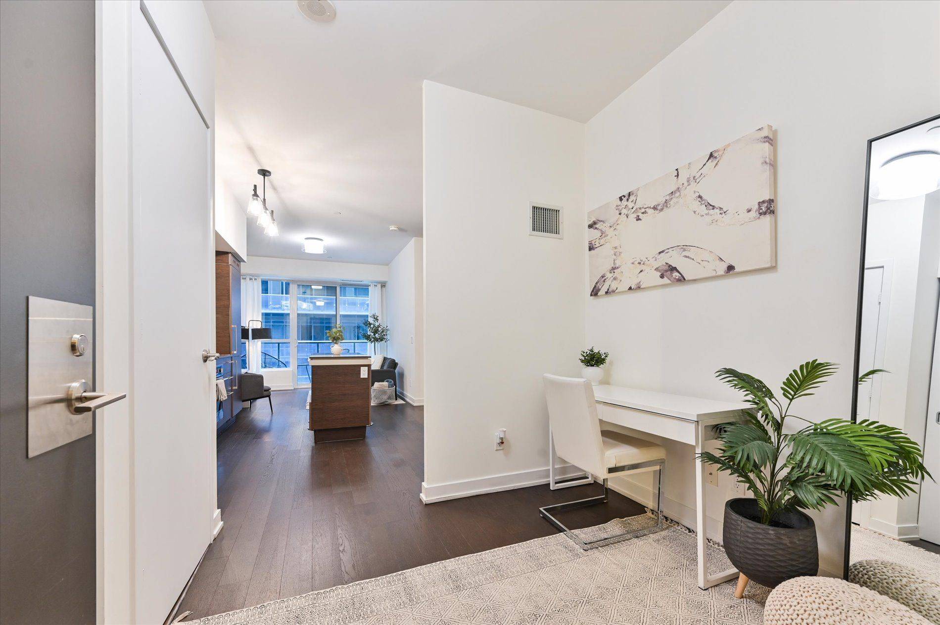 Toronto C01, ON M6K 3N3,1030 King ST W #431
