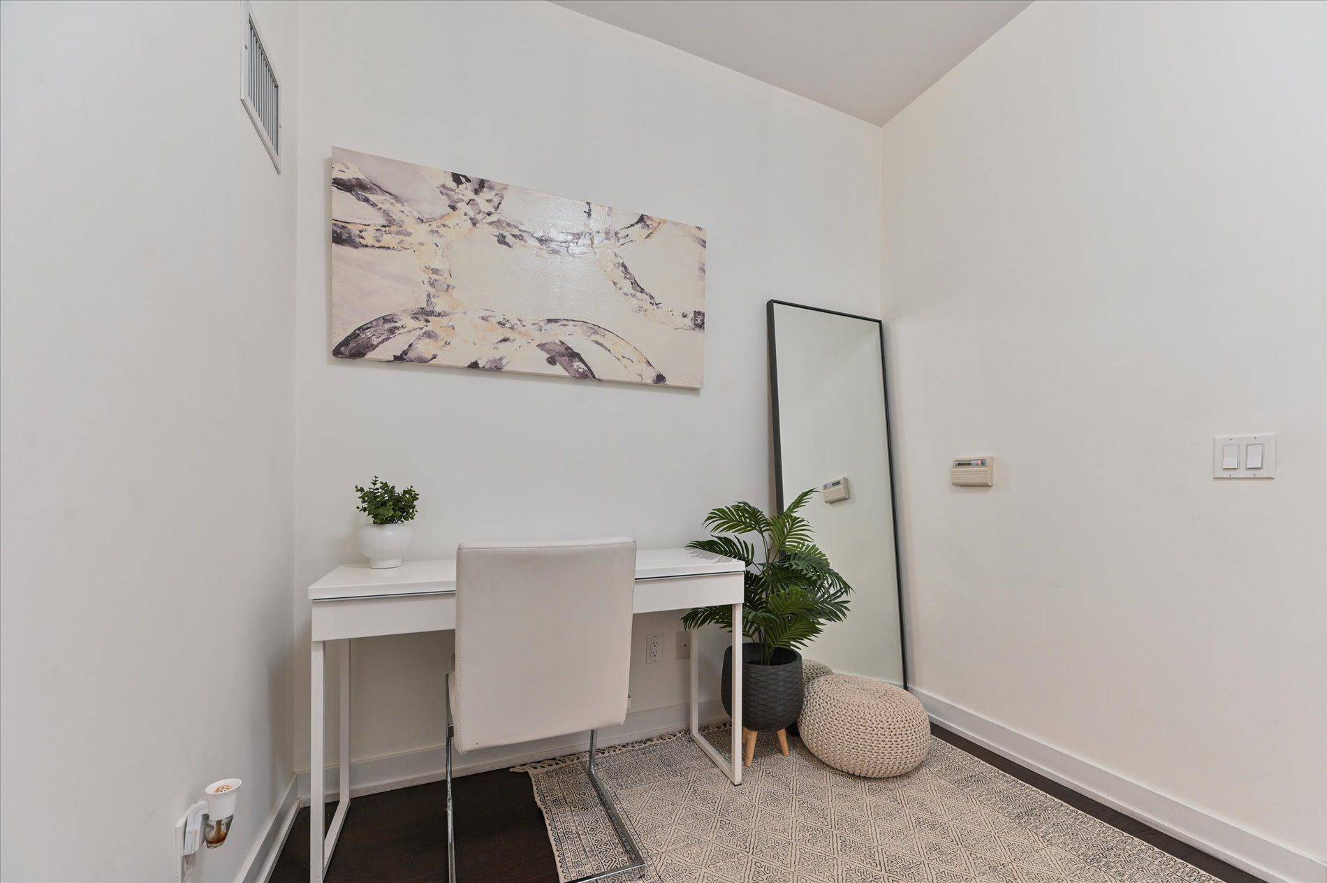 Toronto C01, ON M6K 3N3,1030 King ST W #431