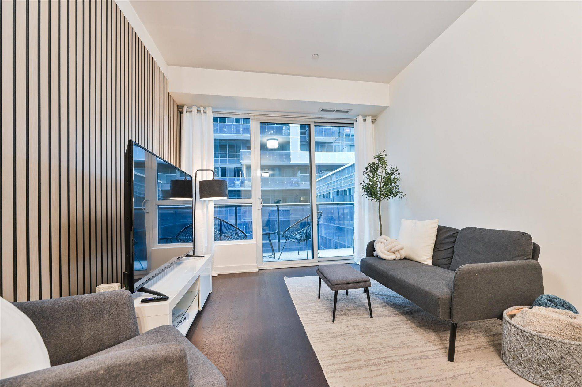 Toronto C01, ON M6K 3N3,1030 King ST W #431