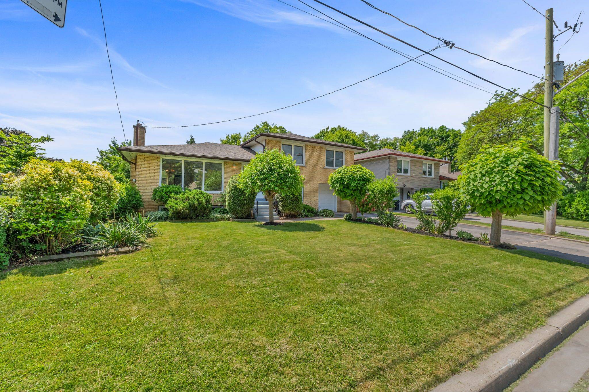 Toronto C07, ON M2R 2P2,35 Lissom CRES