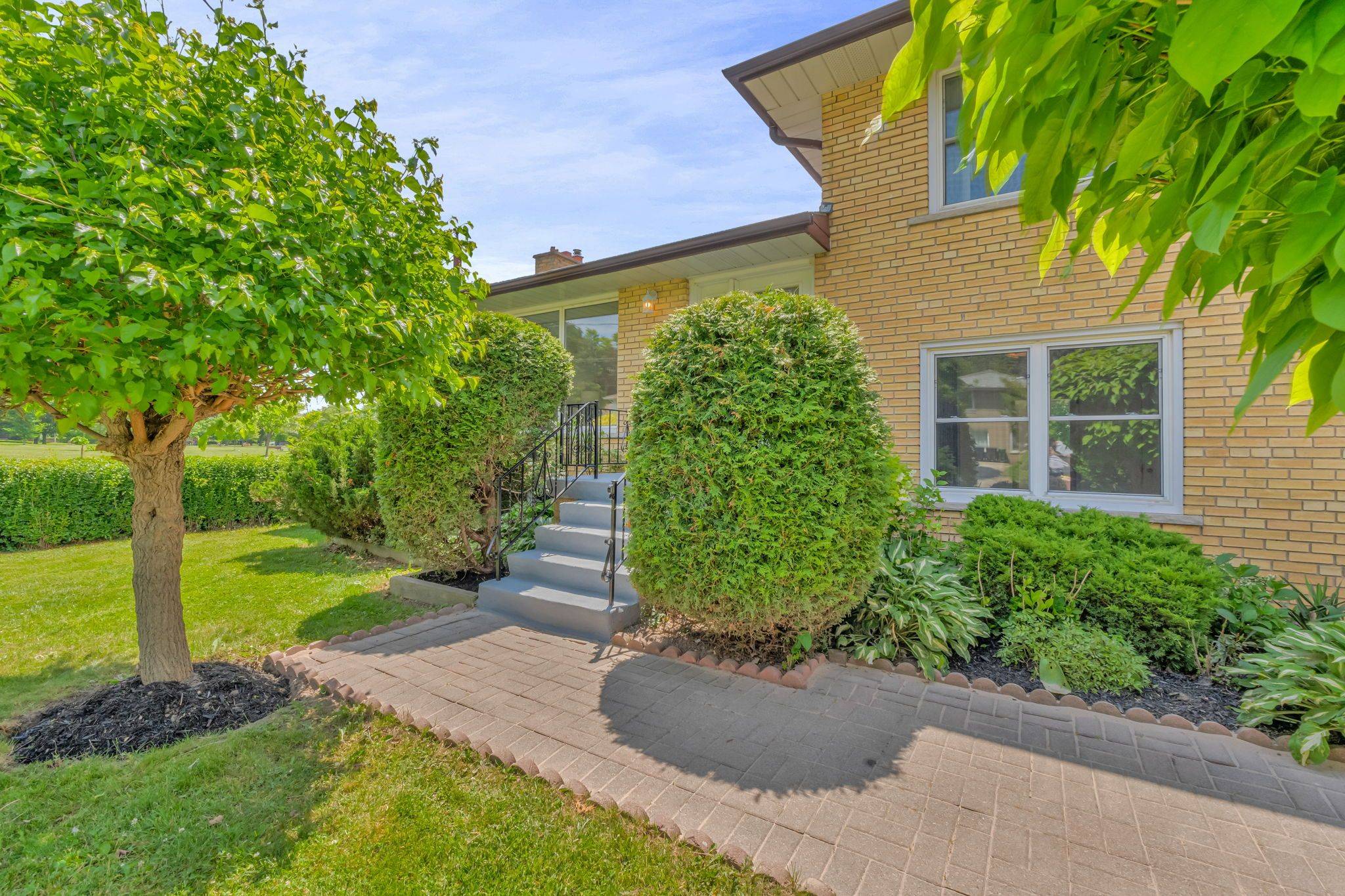 Toronto C07, ON M2R 2P2,35 Lissom CRES