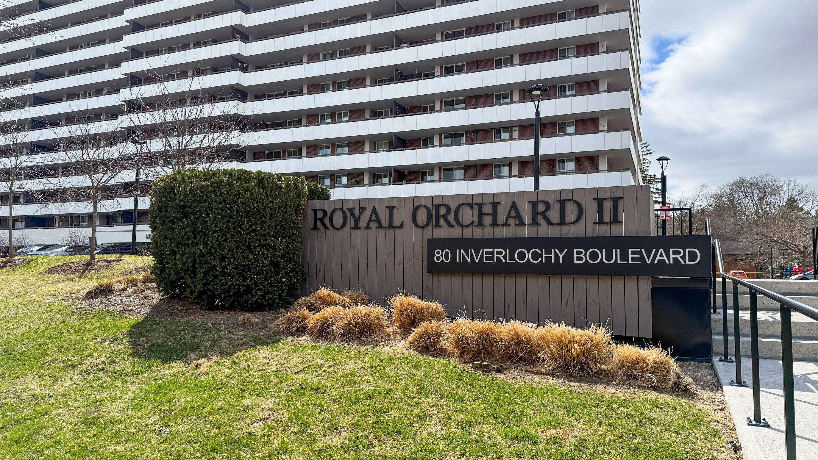 Markham, ON L3T 4P3,80 Inverlochy BLVD #701