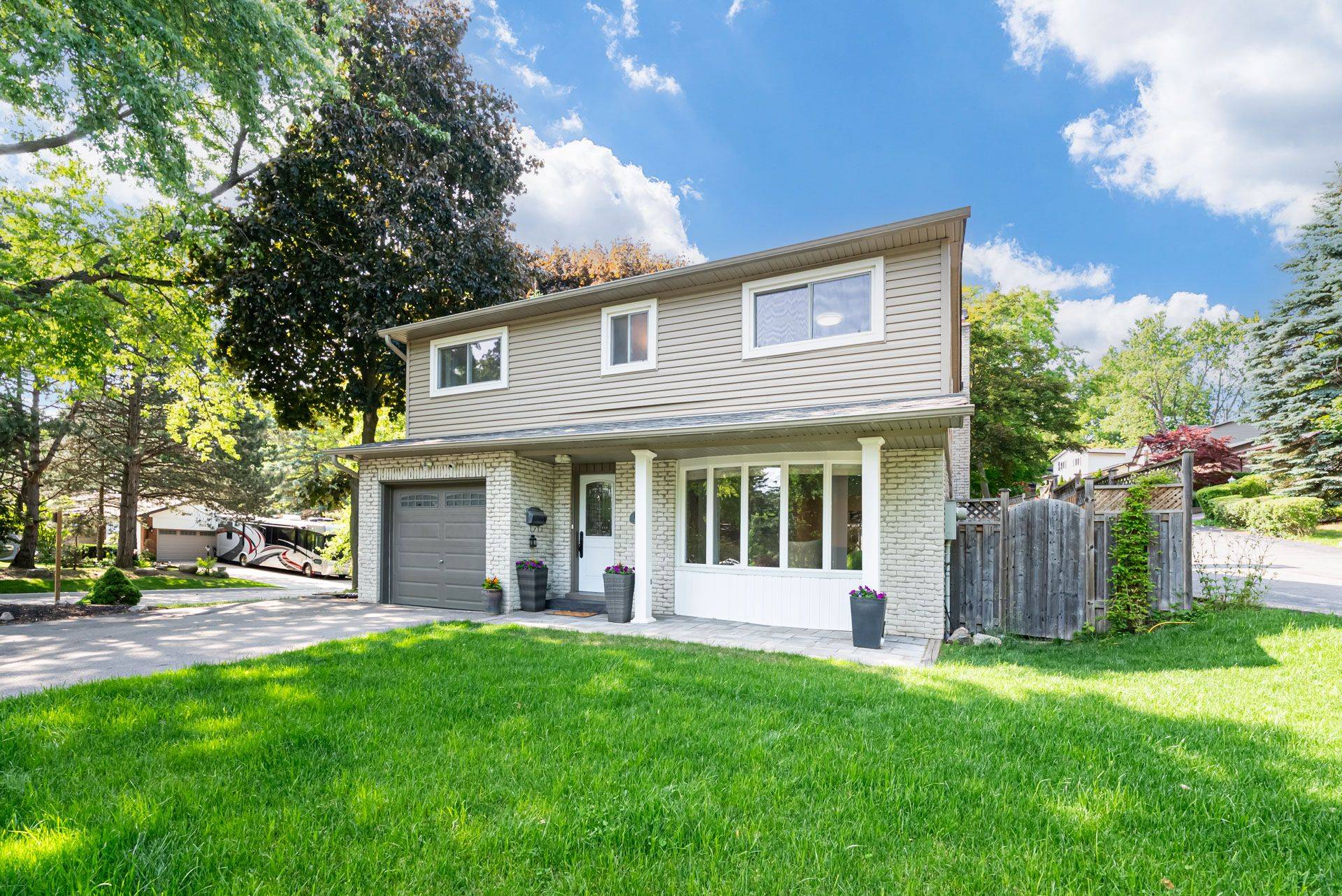 Mississauga, ON L5C 2R8,1481 Otis AVE