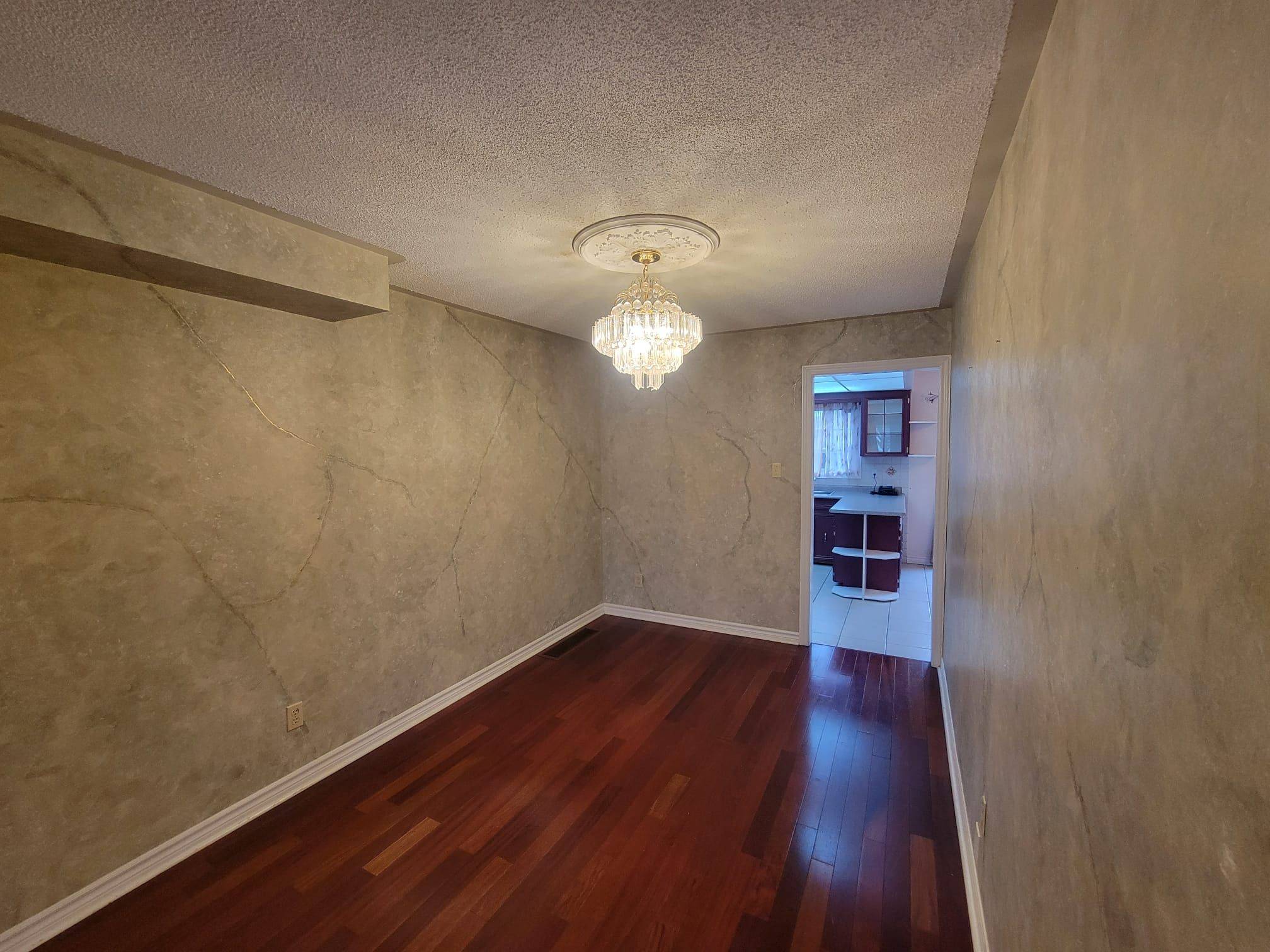 Brampton, ON L6V 3N8,4 Ashurst CRES #Upper