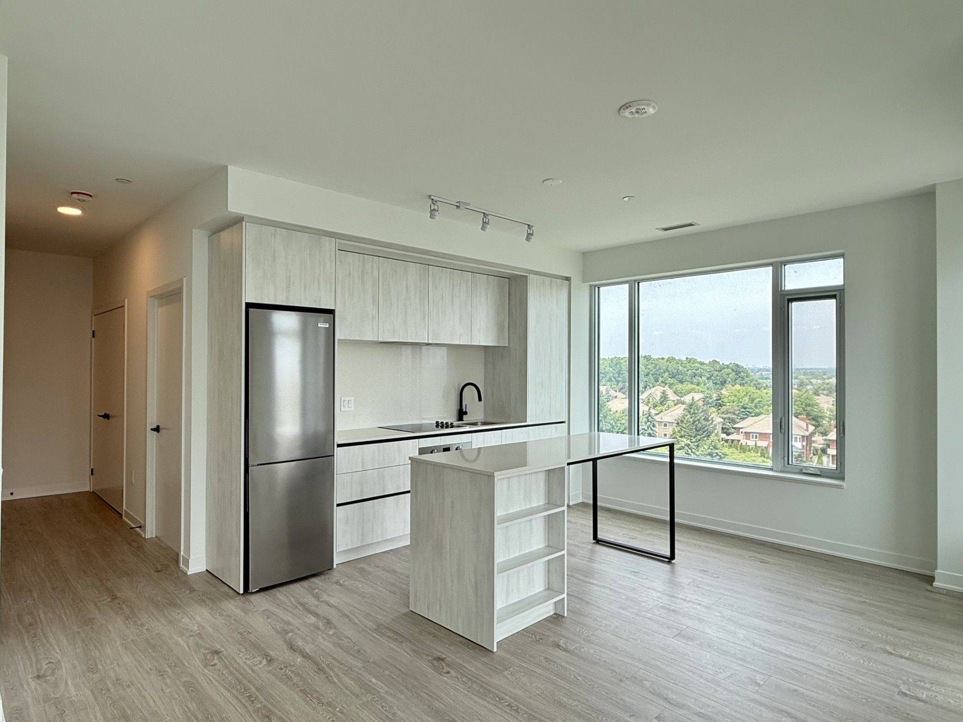 Mississauga, ON L5M 2V8,2495 Eglinton AVE W #715