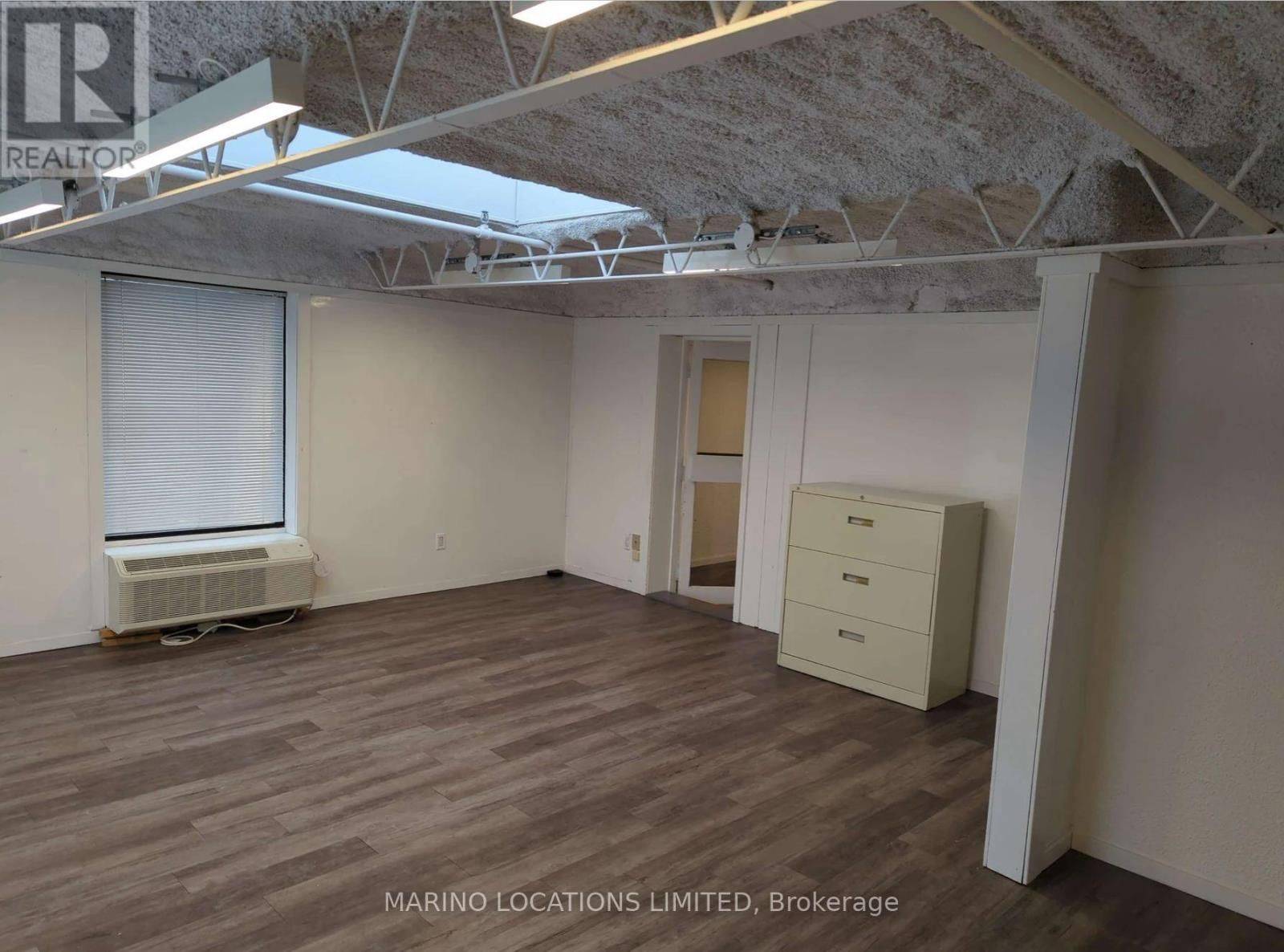 Toronto W06, ON M8Z 1J7,208 Evans AVE #218