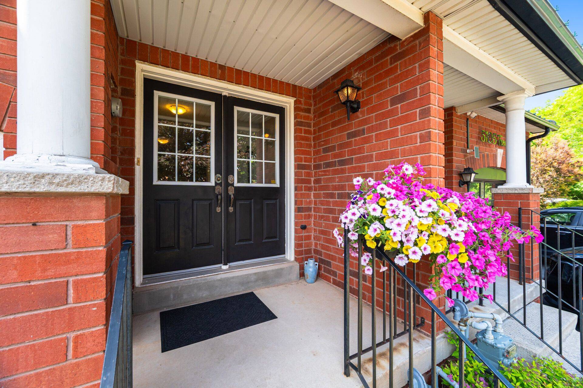 Burlington, ON L7L 6K3,5103 Tree CT