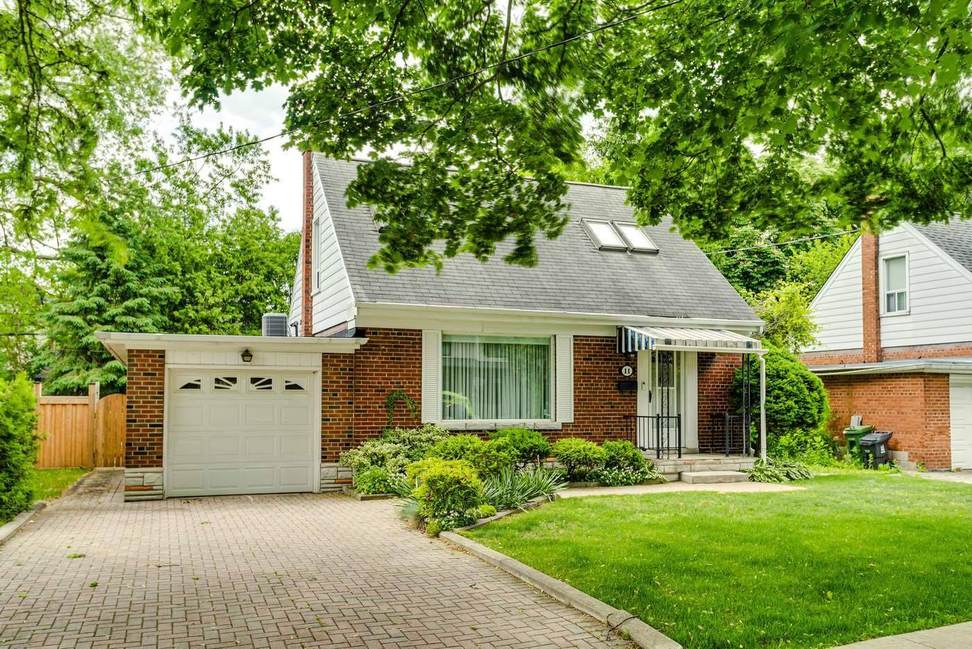 11 Ambleside AVE, Toronto W07, ON M8Z 2H5
