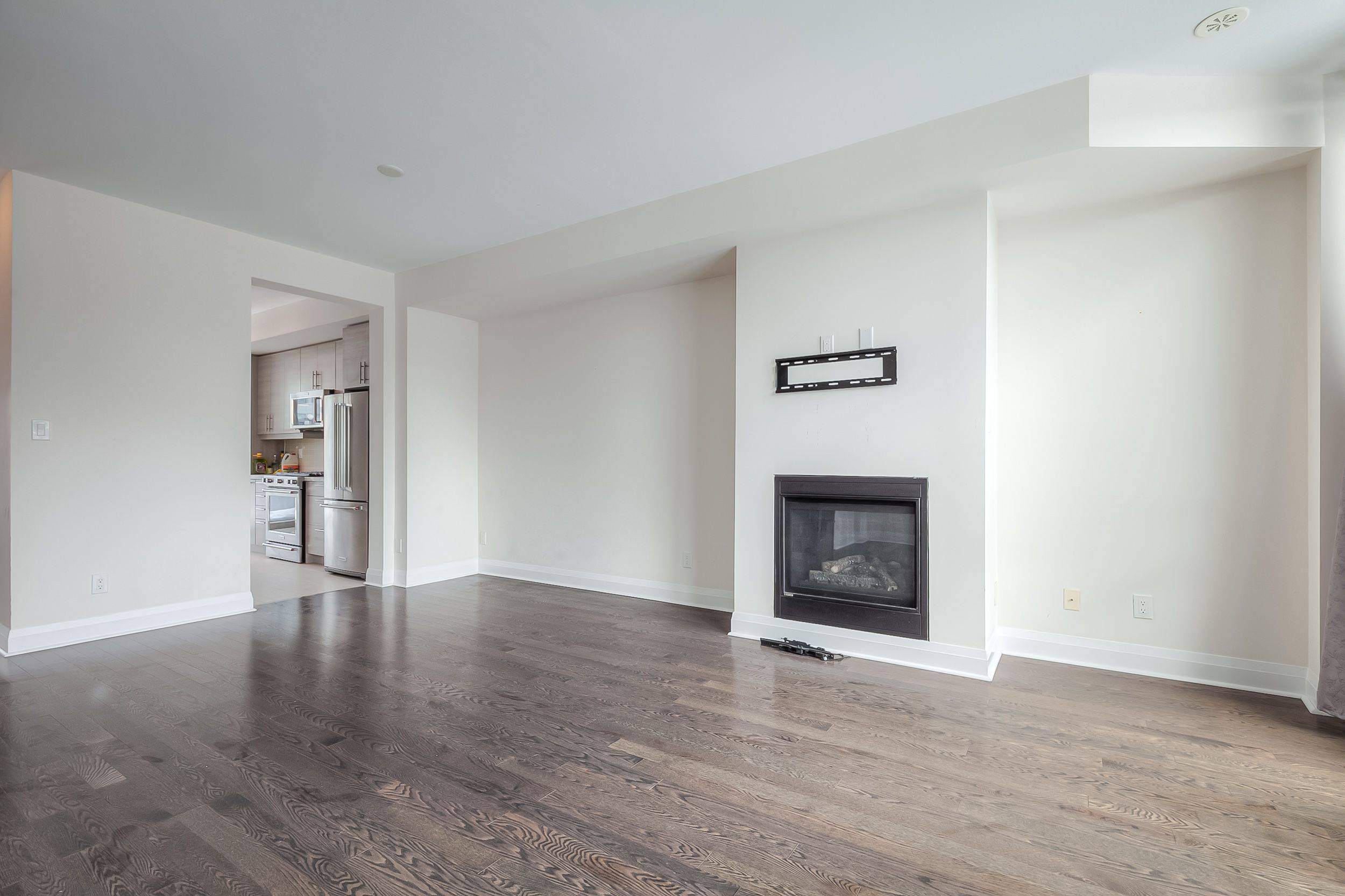 Mississauga, ON L5R 0E9,80 Little Creek RD #03