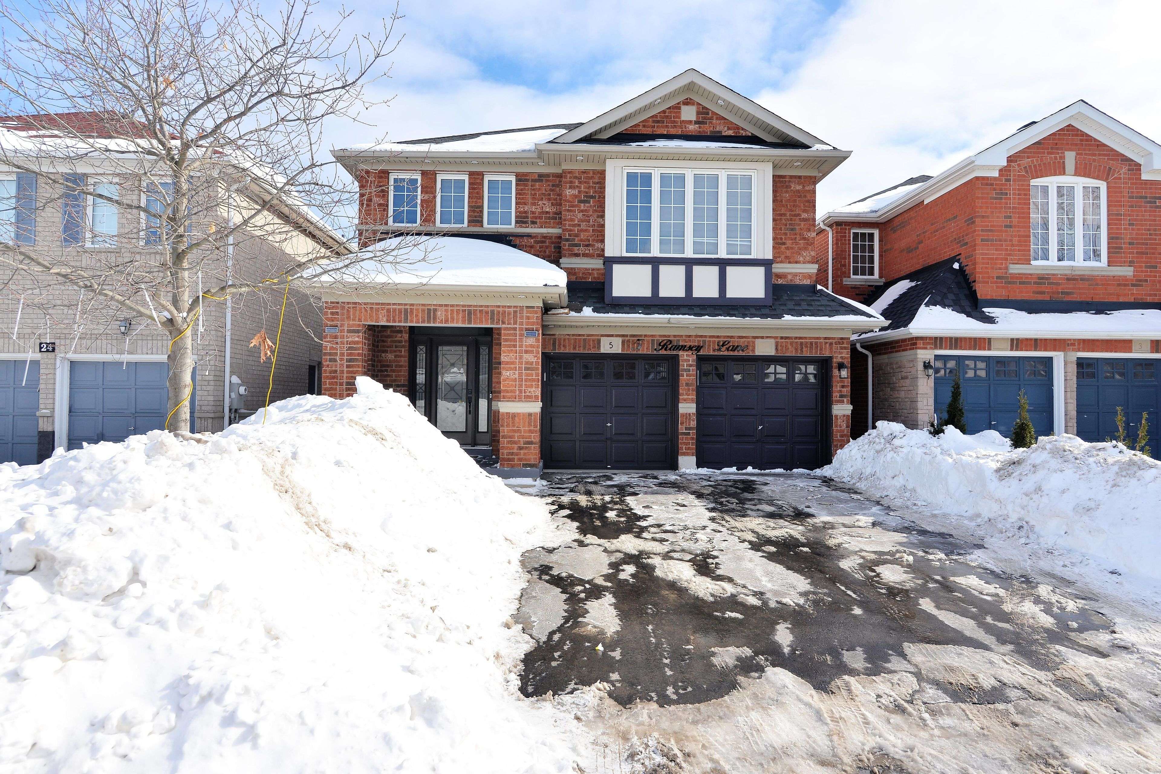 5 Ramsey LN, Brampton, ON L7A 3P5