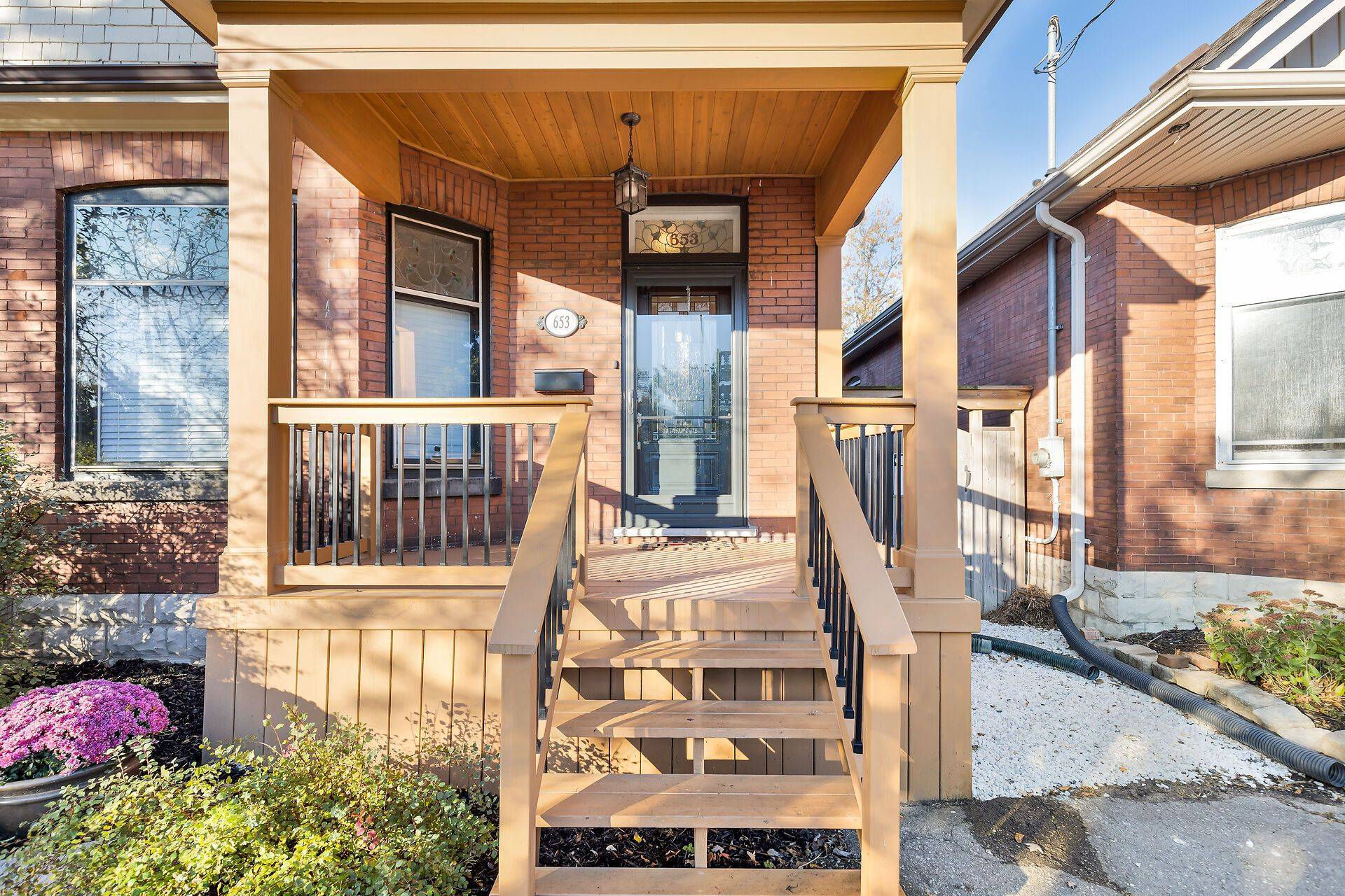 London East, ON N5Y 2R1,653 William ST