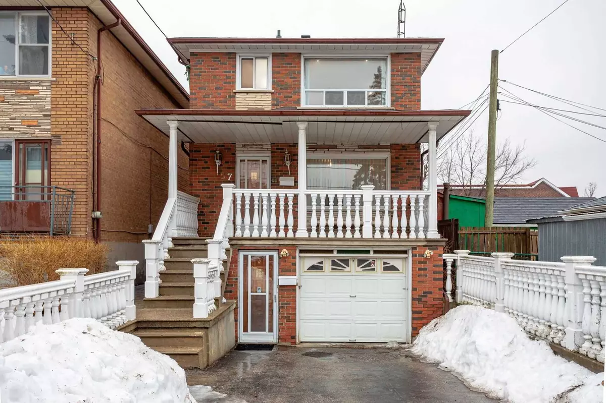 Toronto C03, ON M6C 2B5,57 Lanark AVE #Upper