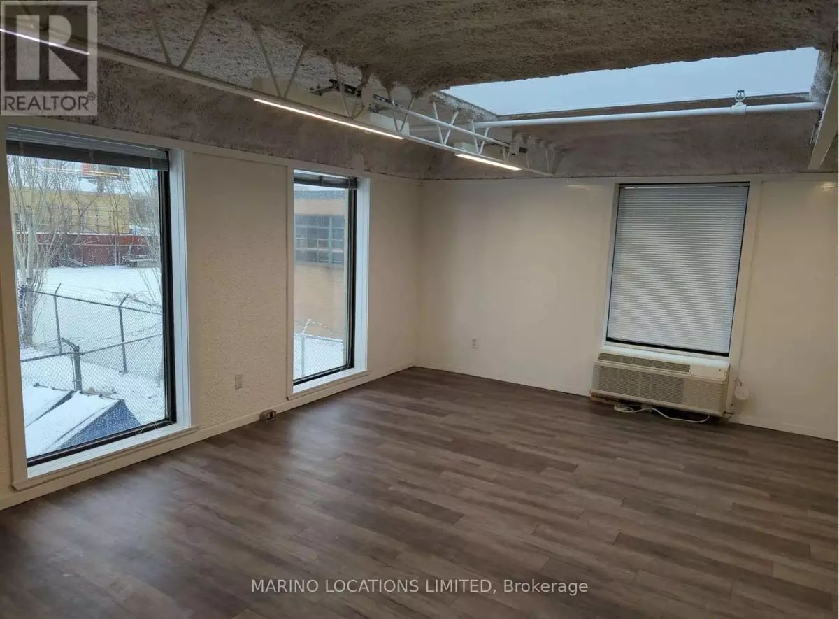 Toronto W06, ON M8Z 1J7,208 Evans AVE #218