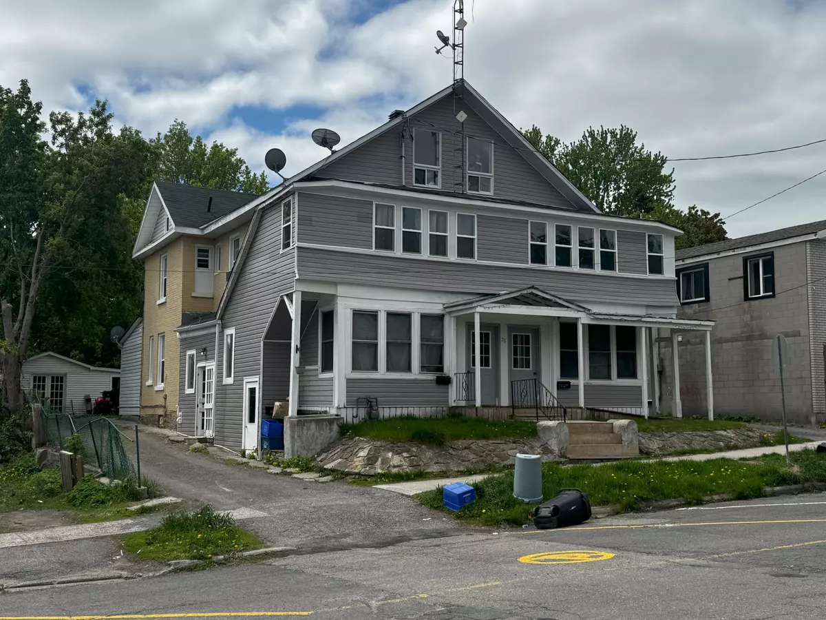Smiths Falls, ON K7A 1M7,37 Main ST W
