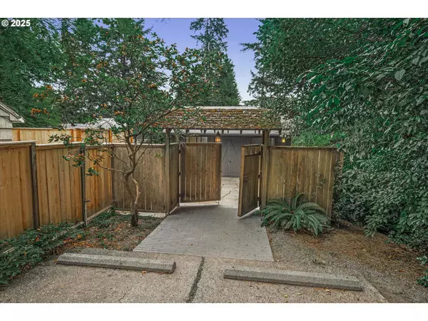 Portland, OR 97219,9292 SW VIEW POINT TER
