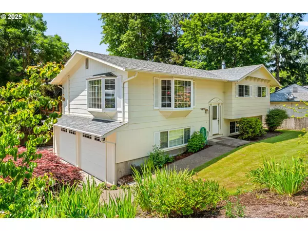 3211 STRATHMORE PL, Eugene, OR 97405