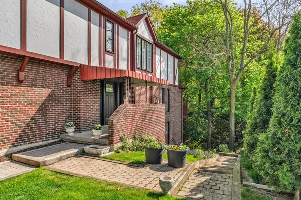 Toronto E03, ON M4C 5N4,1 Woodvale CRES