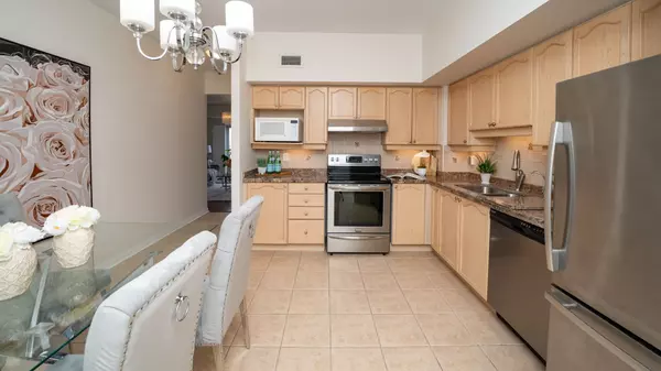 Vaughan, ON L4K 5N7,2500 Rutherford RD E #Unit 516