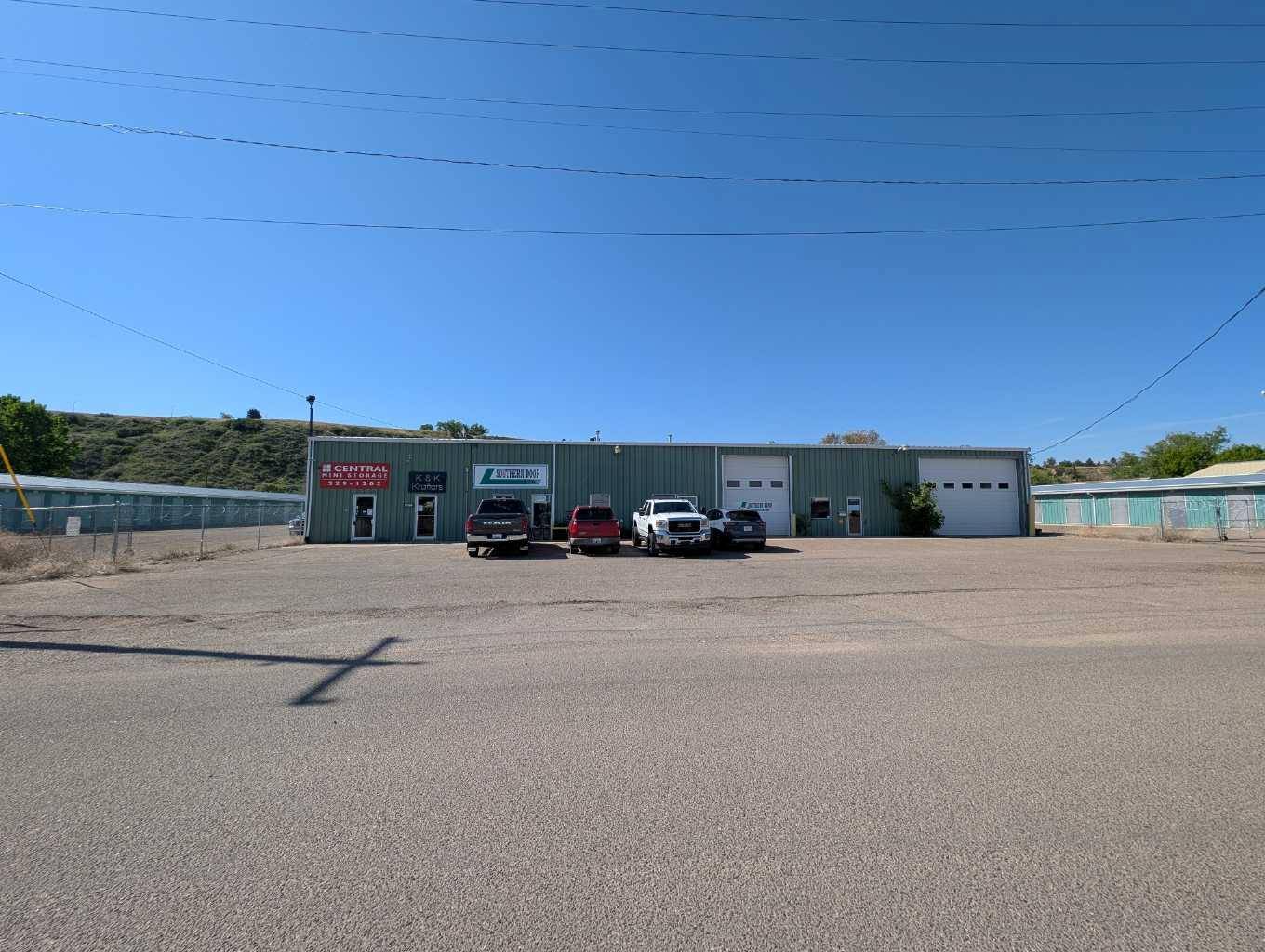 Medicine Hat, AB T1A 8N8,1177 Factory ST SE #A40