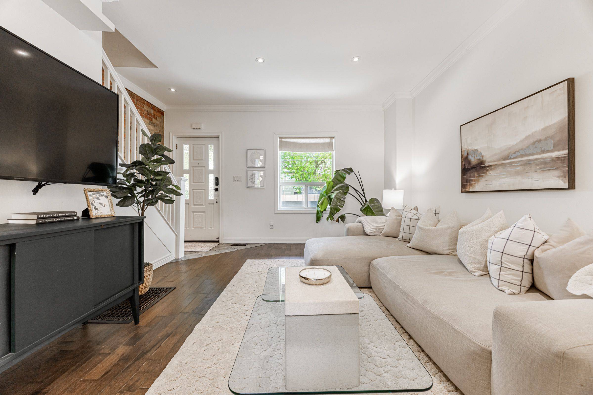 Toronto C03, ON M6E 1L4,34 O'Leary AVE