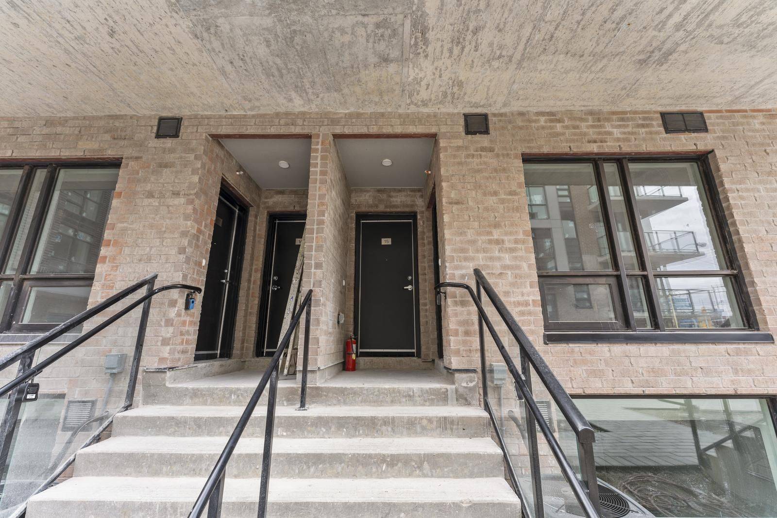 851 Sheppard AVE W #15, Toronto C06, ON M3H 0G2