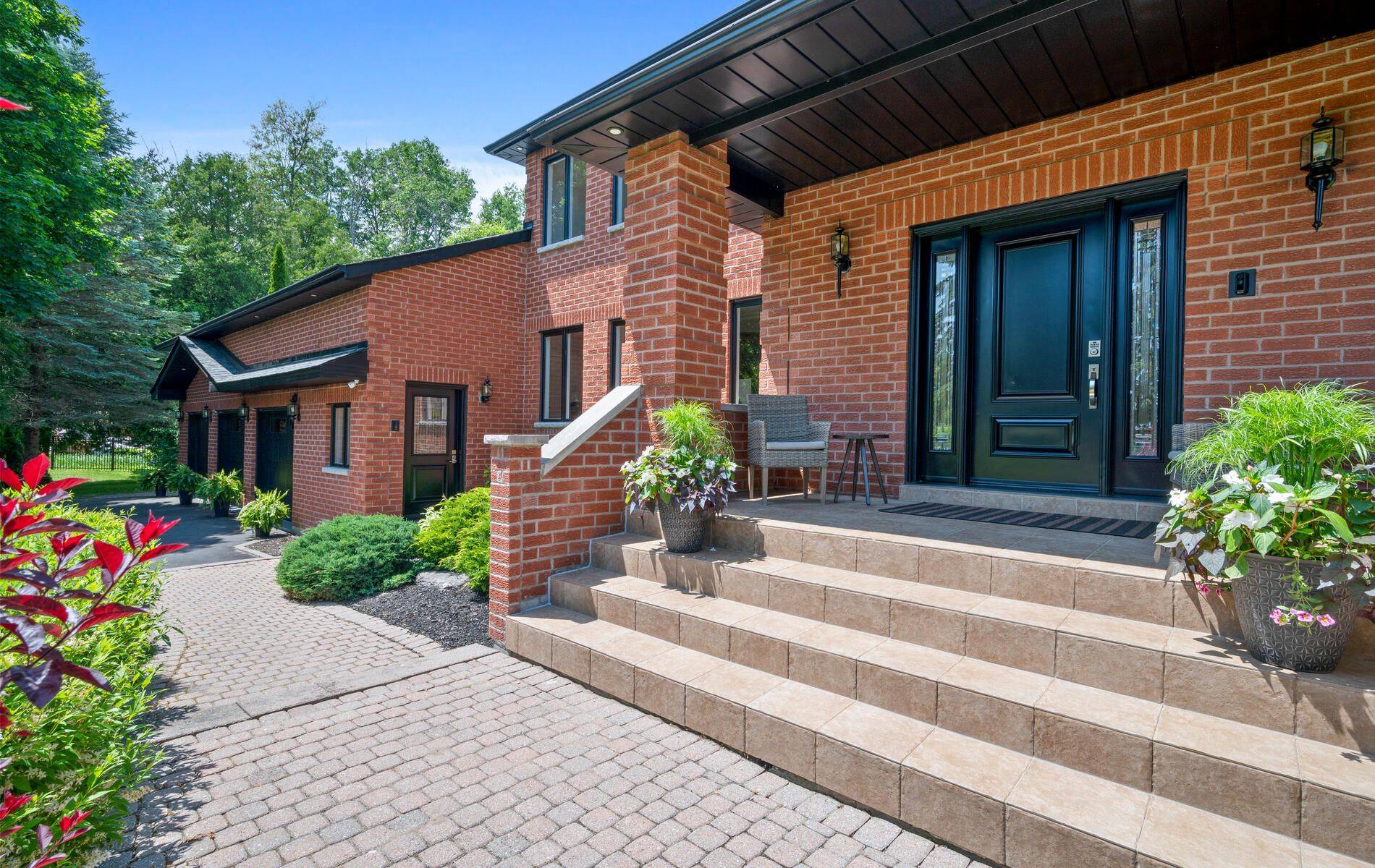 Clarington, ON L1E 2G8,10 Kresia LN
