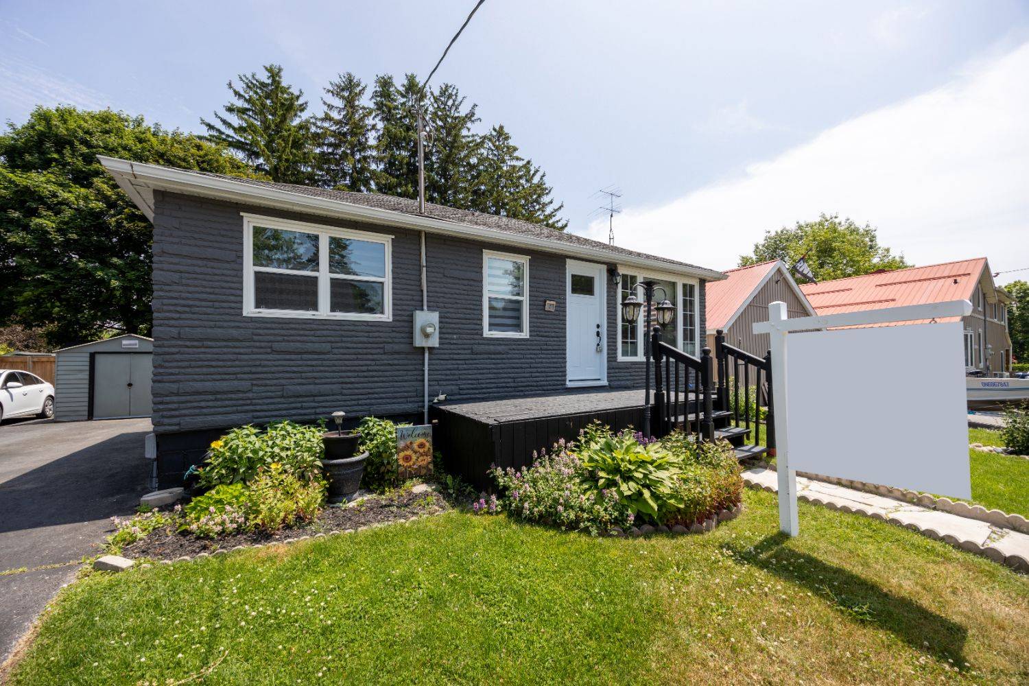 Clarington, ON L1C 3E9,3 Lambs LN