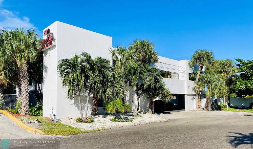 Lighthouse Point, FL 33064,2201 NE 52nd St
