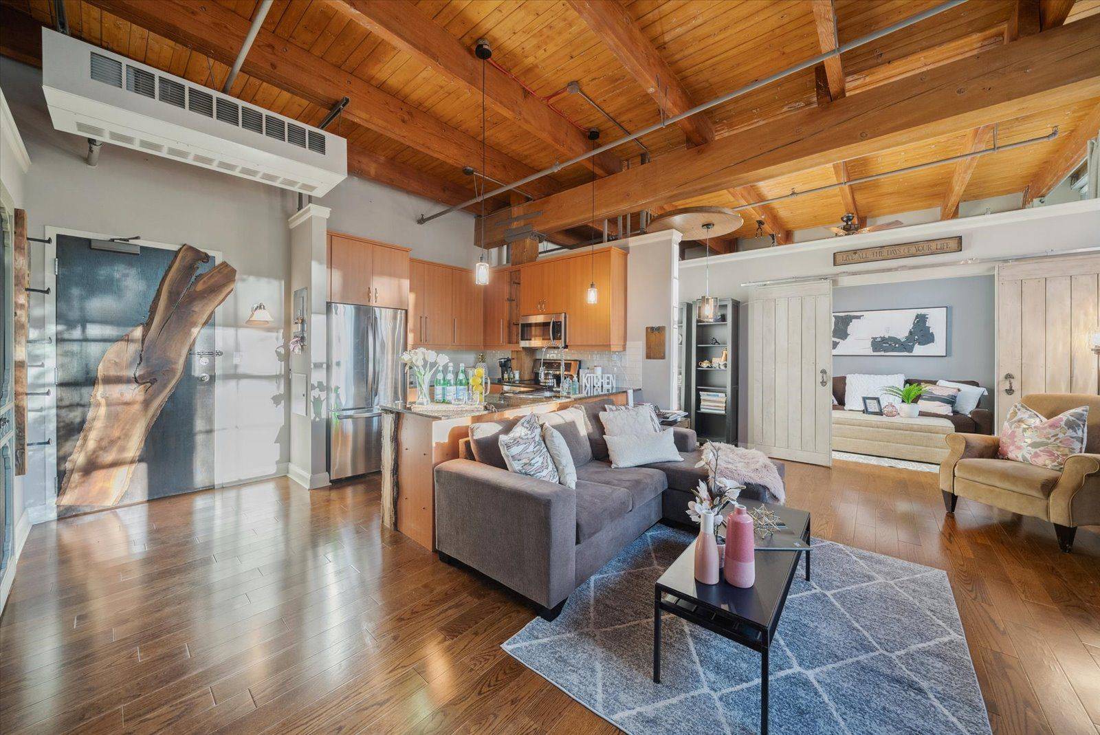 Newmarket, ON L3Y 1R1,543 Timothy ST #113