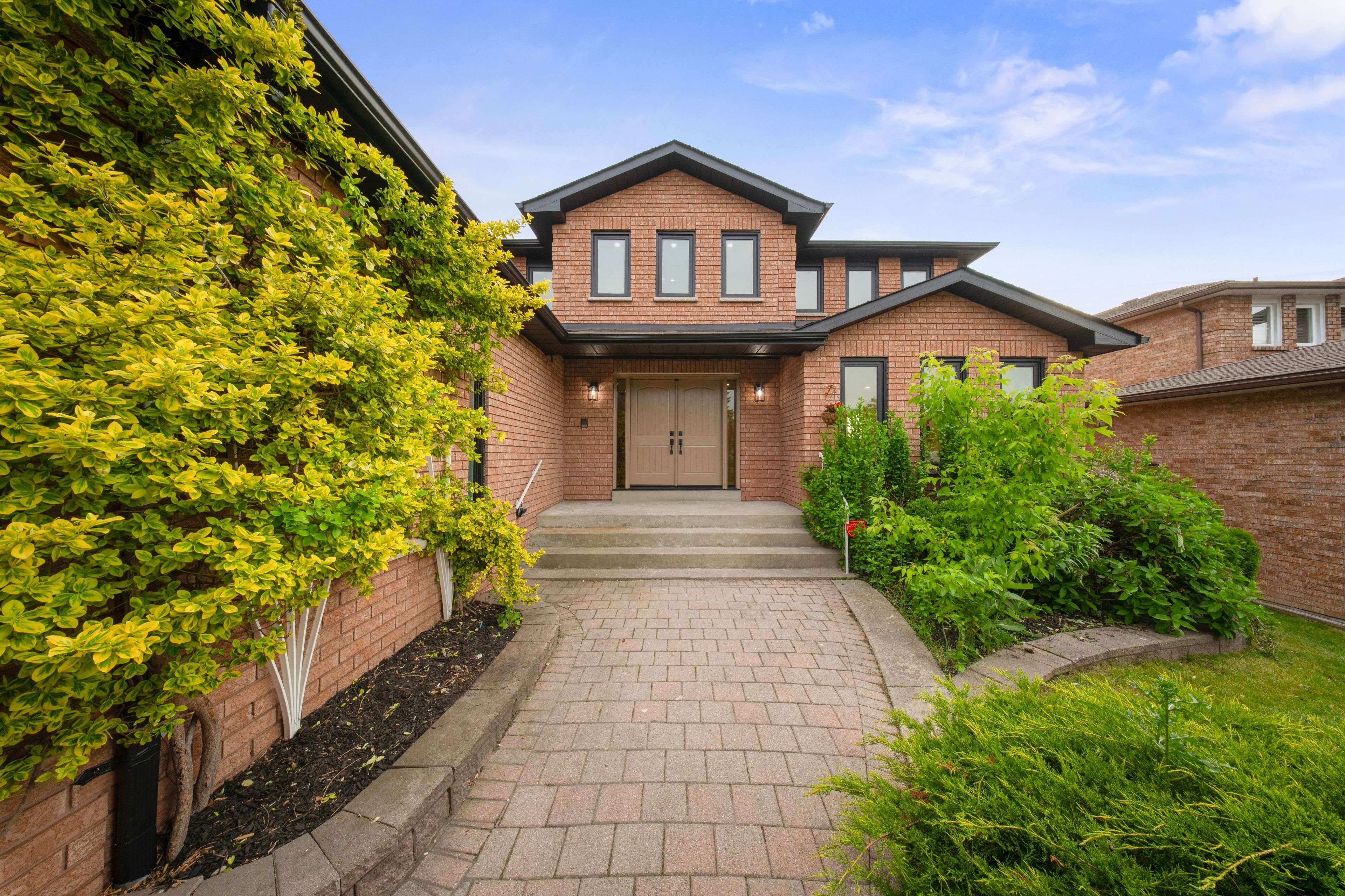 4 Snowcrest CRES, Markham, ON L3S 2V9