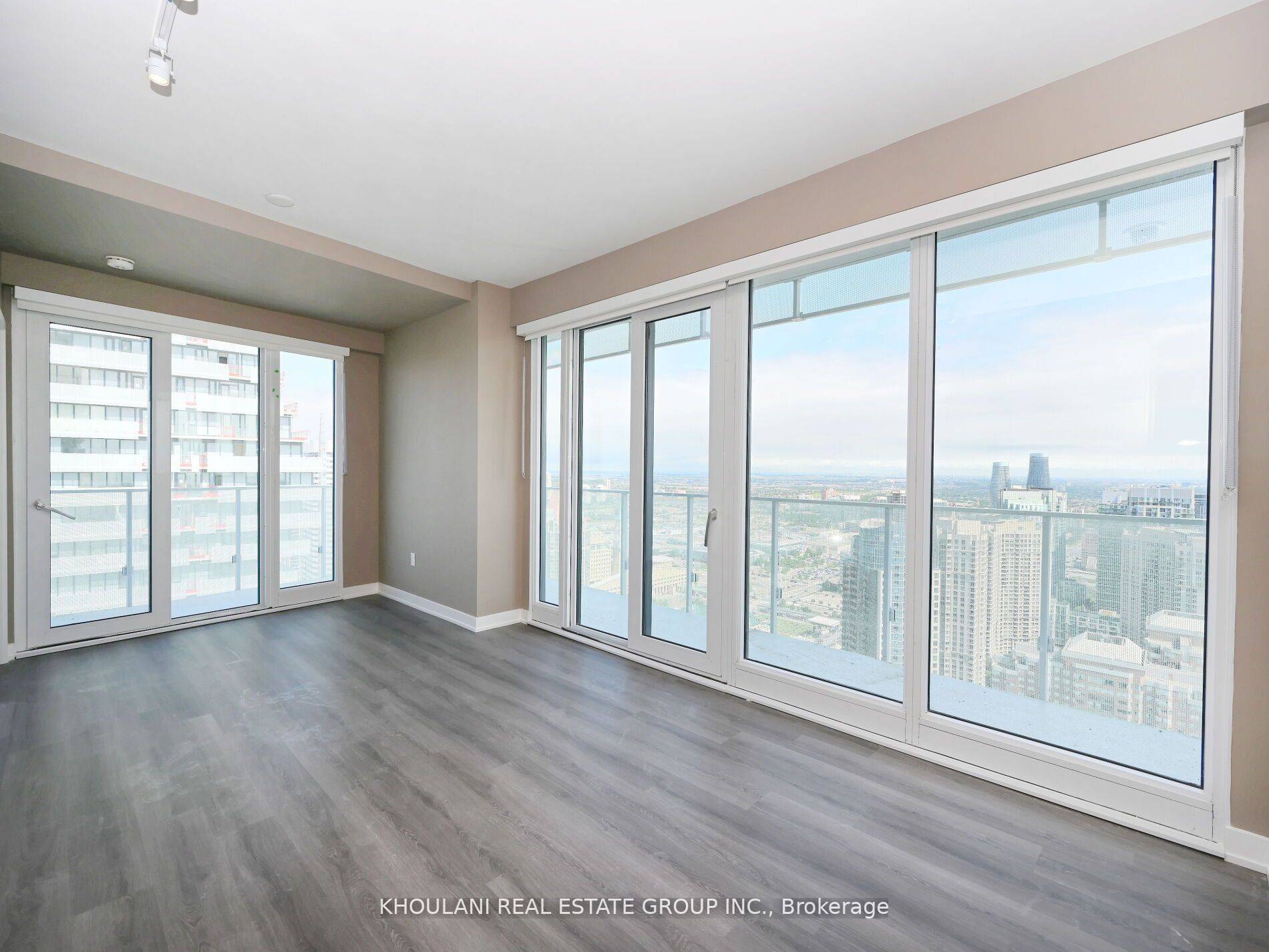 Mississauga, ON L5B 0M4,3883 Quartz RD #4003