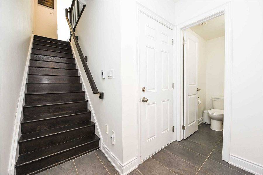Mississauga, ON L5M 0Y1,2025 Queensborough Gate