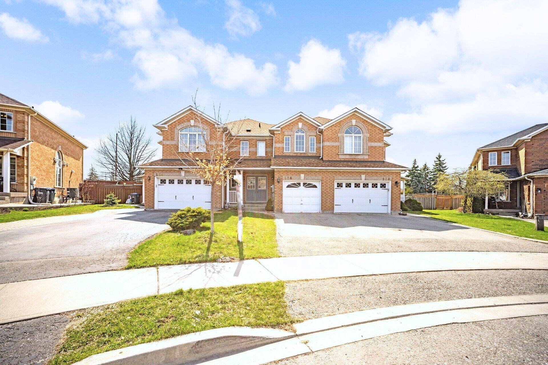 Brampton, ON L6R 2M3,126 Sandyshores DR