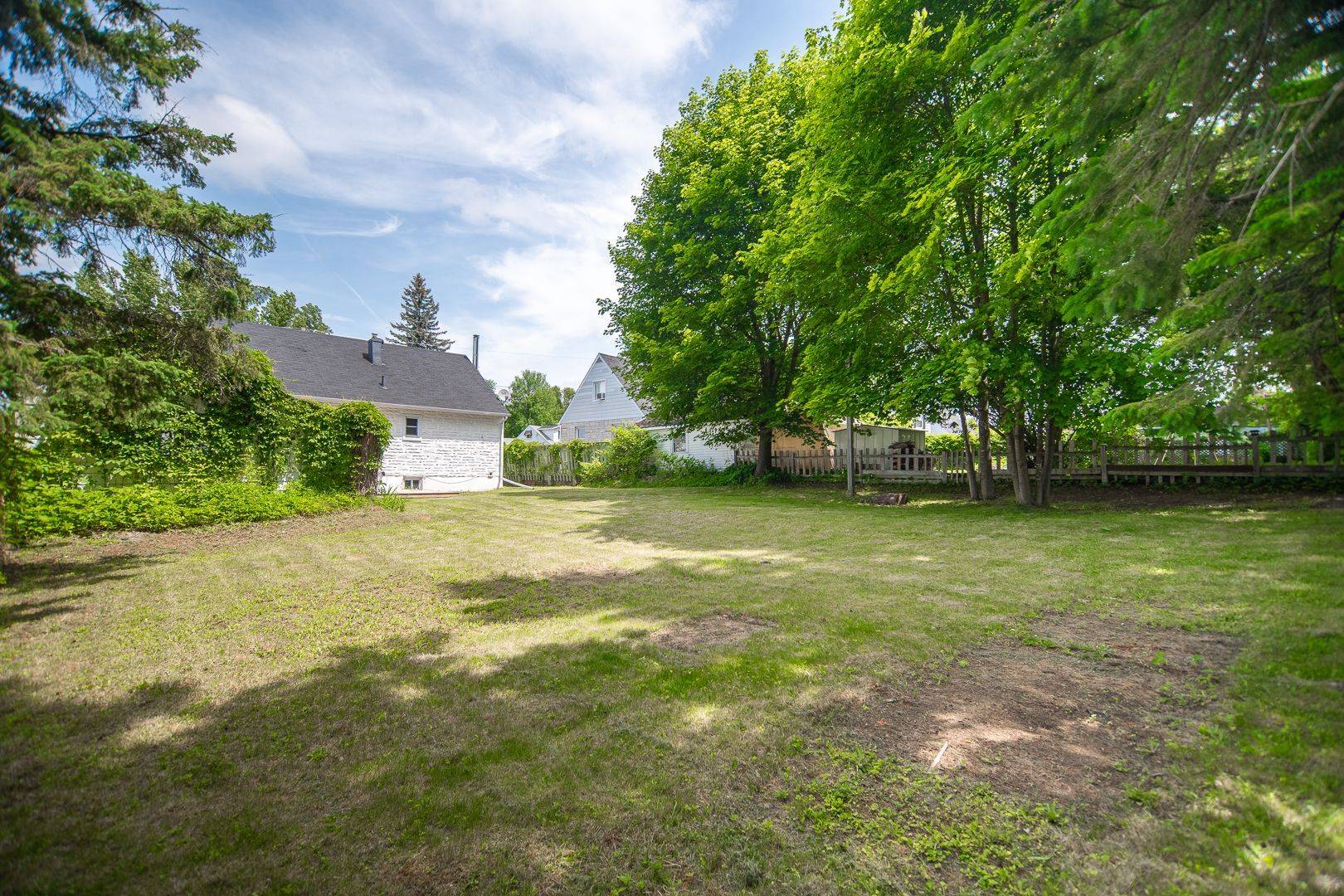Pembroke, ON K8A 3B4,406 Alfred ST