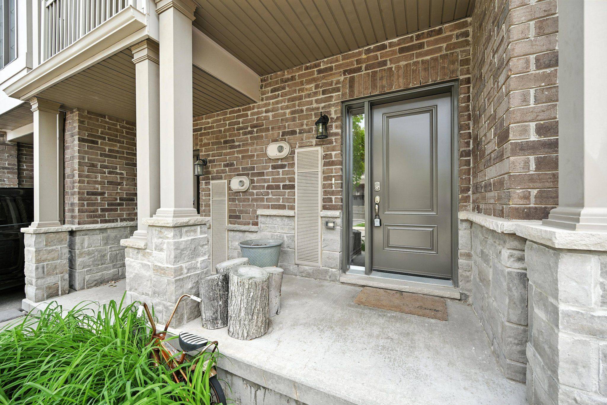 Hamilton, ON L9G 0G4,377 GLANCASTER RD #29