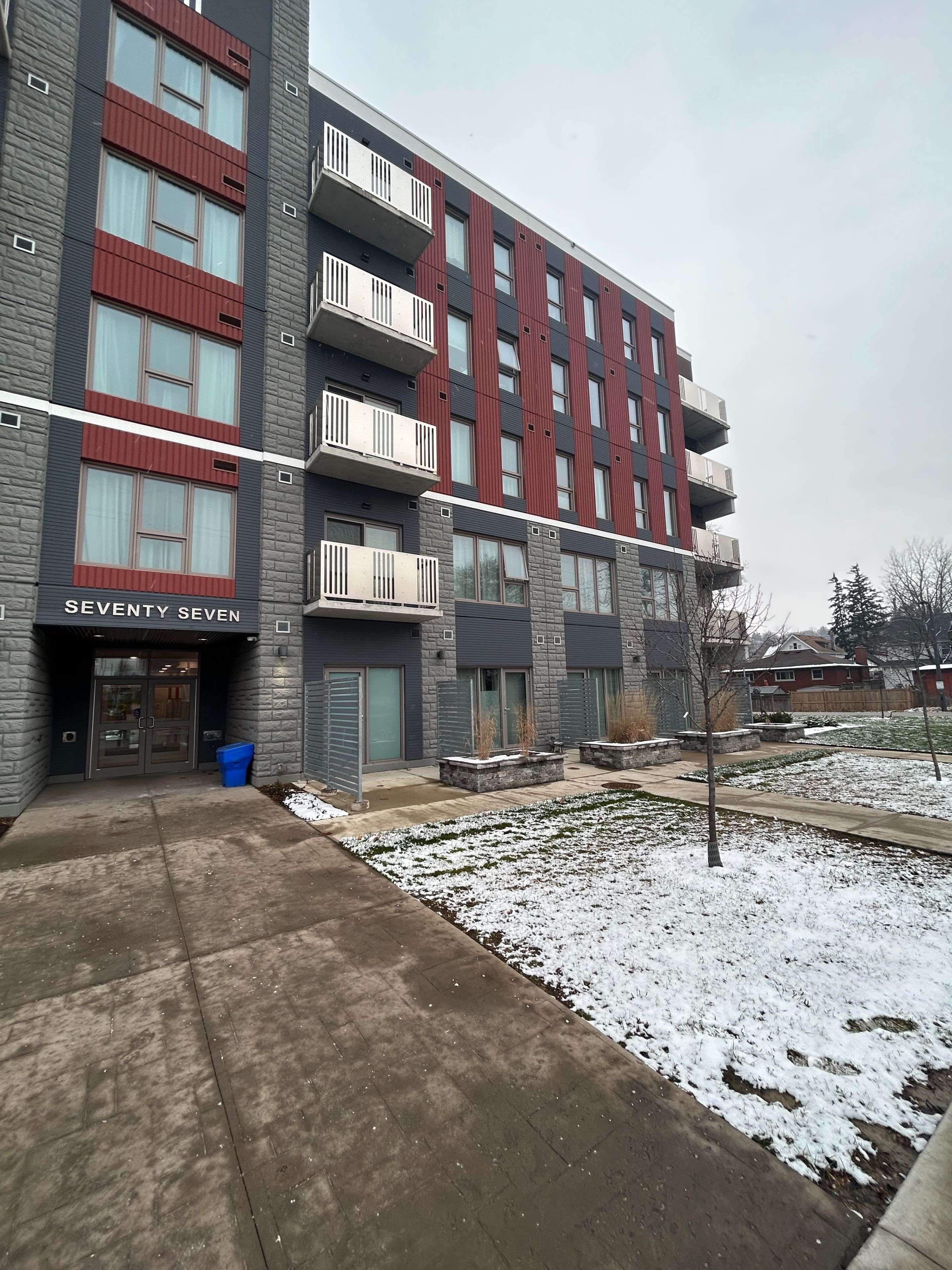 Hamilton, ON L8S 3A1,77 Leland ST #206