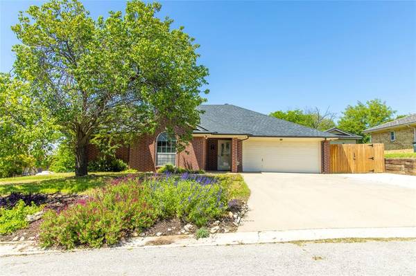 708 Parkridge Drive, Decatur, TX 76234