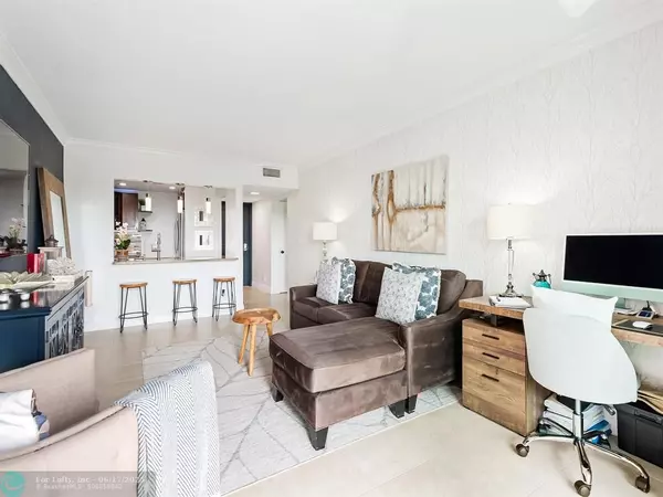 Fort Lauderdale, FL 33315,900 River Reach Dr #414