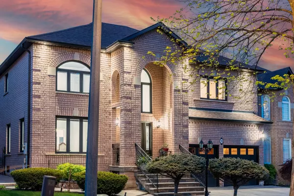 9 Mendocino DR, Vaughan, ON L4H 1T8