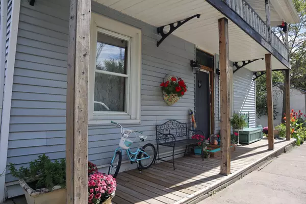 Thorold, ON L0S 1K0,36 River ST