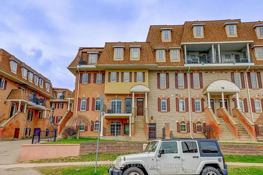 70 Sidney Belsey CRES #204, Toronto W04, ON M6M 5J5