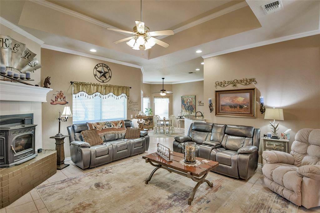 Granbury, TX 76049,9611 Ravenswood Road