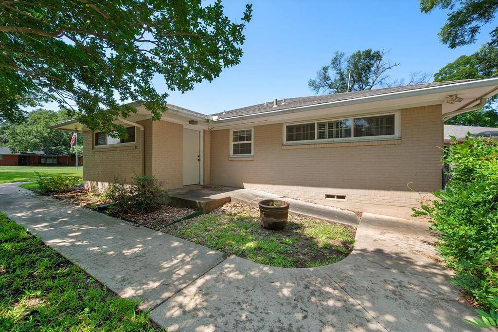 Corsicana, TX 75110,1215 Columbia Circle