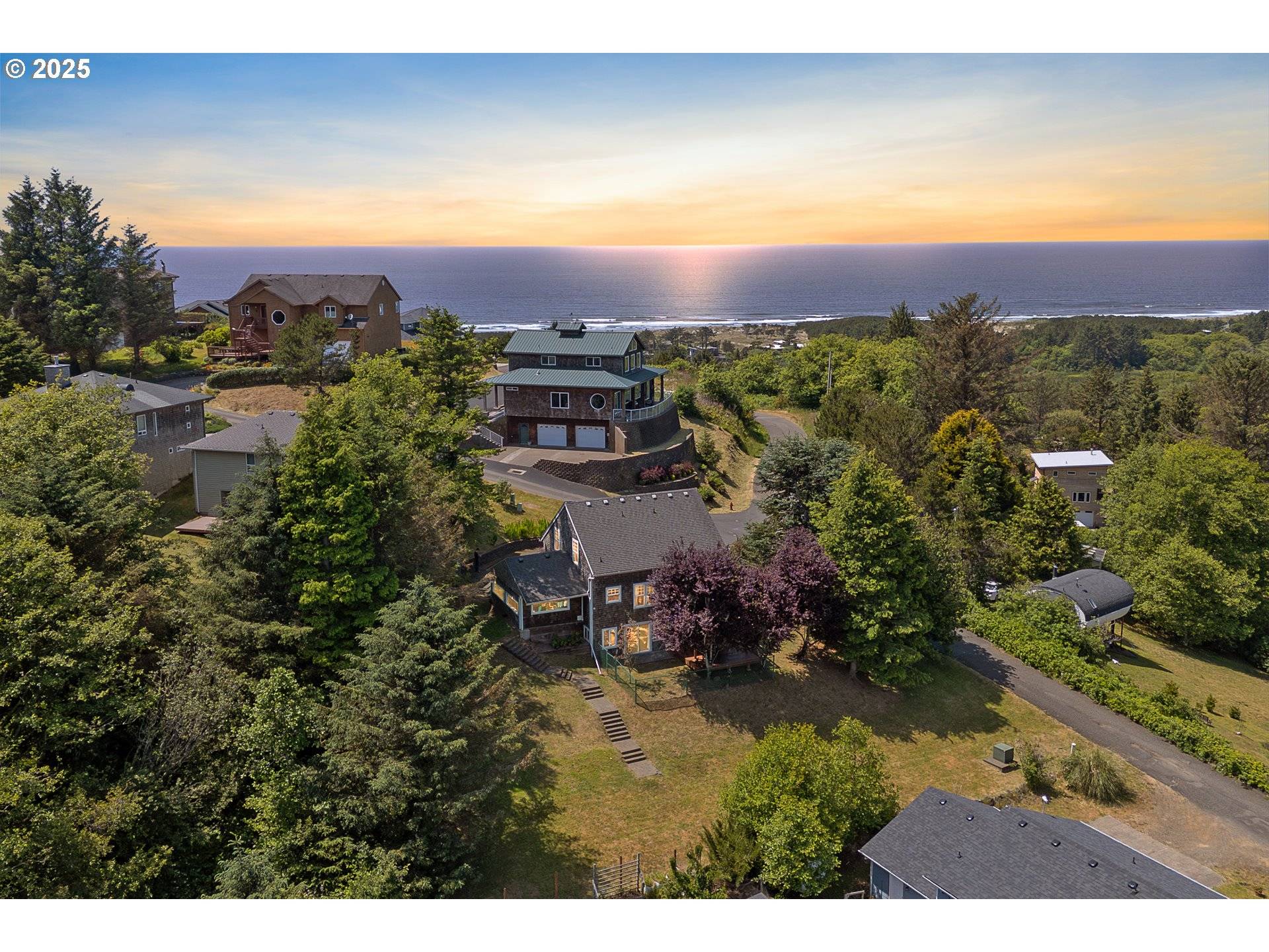 Neskowin, OR 97149,47165 HILL CREST DR