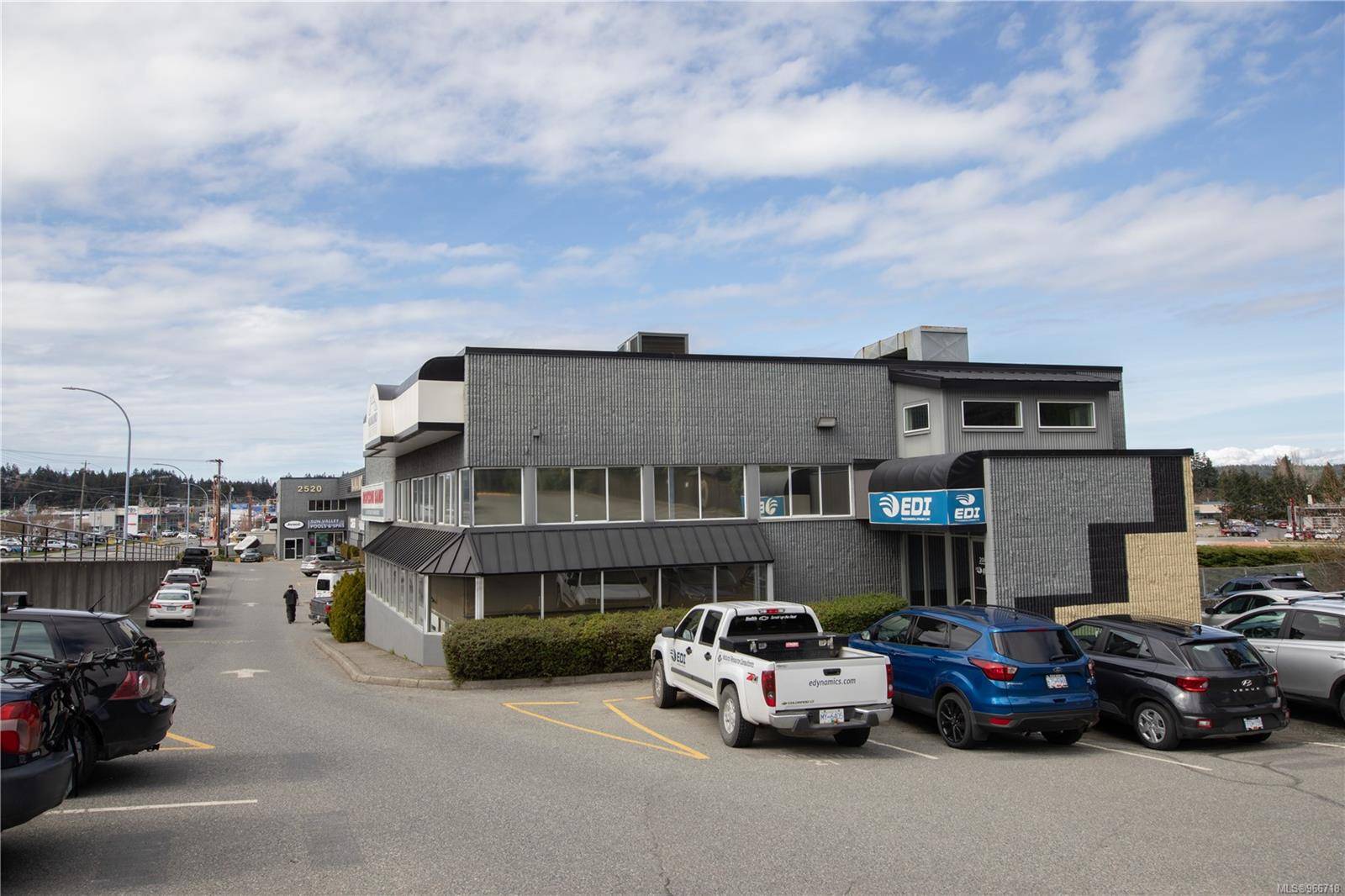 Nanaimo, BC V9T 3L3,2520 Bowen Rd #204