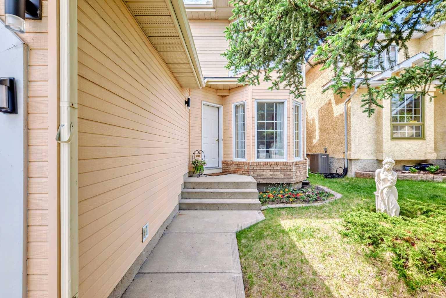Calgary, AB T2Y 2W3,187 Shawinigan DR SW